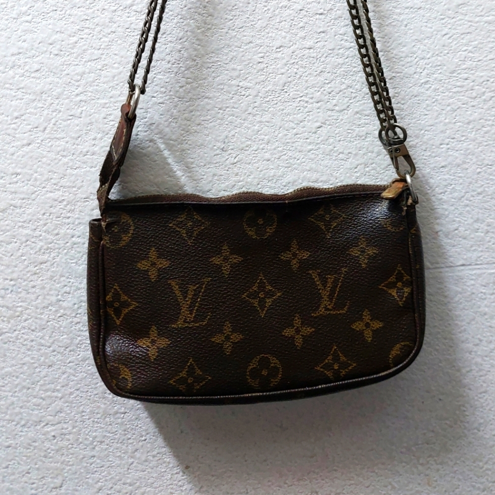 *sold* Louis Vuitton mini Pochette